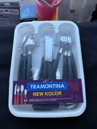 Juego de cubiertos Tramontina 24 piezas con cubiertero